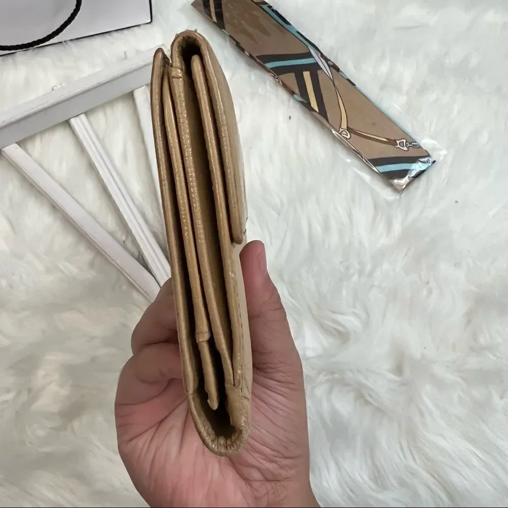 𝅺CHANEL Beige Leather Coco CC Button Line